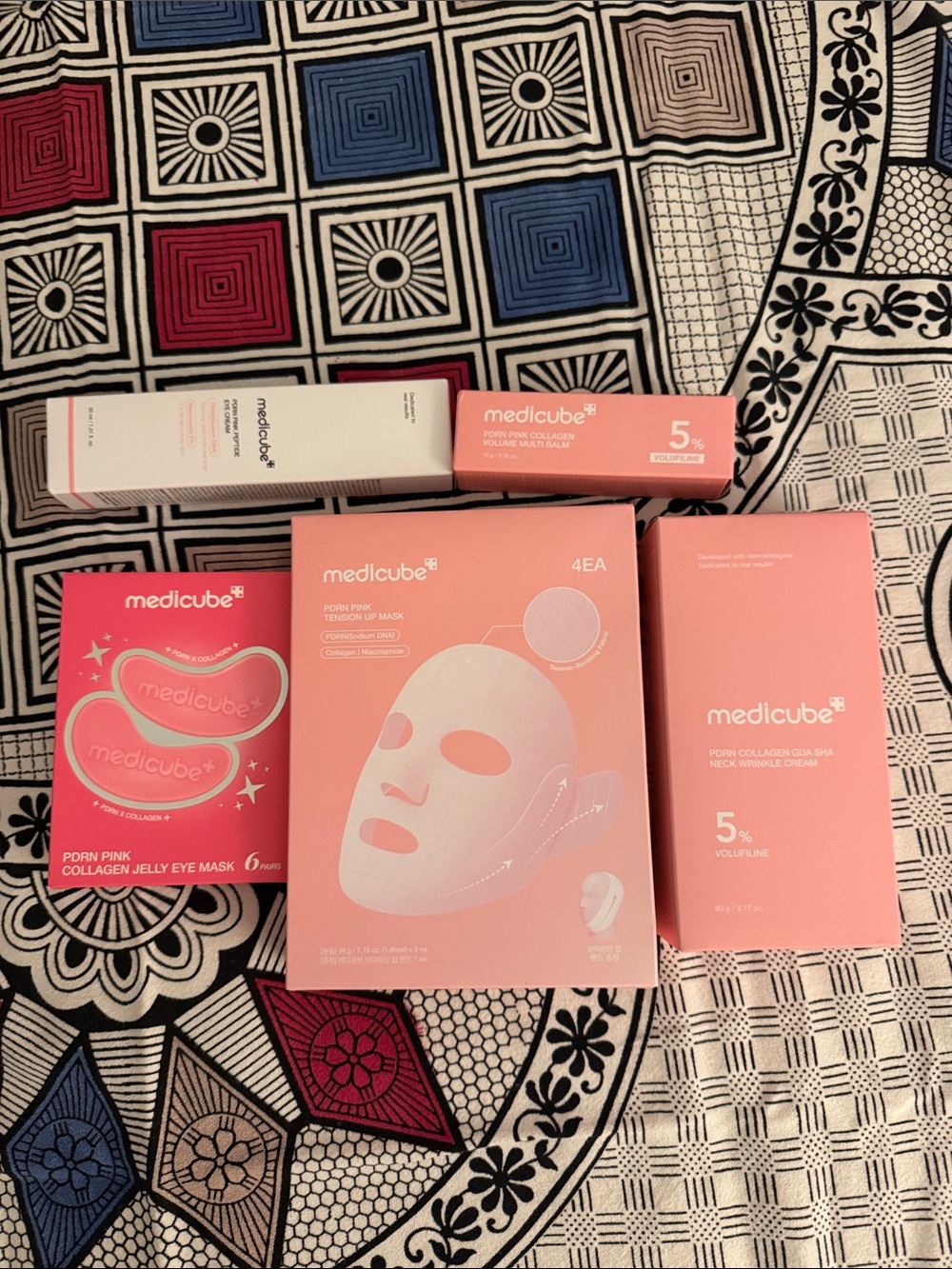 Medicube Pink Collagen Mask & Eye Patch Set — Hydrating Pink Skincare Duo